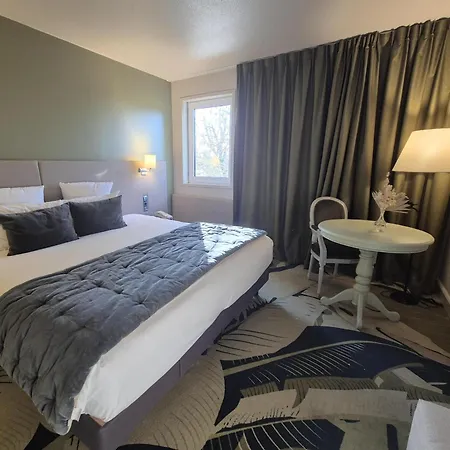 Mercure Parc Du Coudray 4* Le Coudray-Montceaux