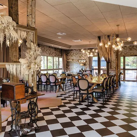 Mercure Parc Du Coudray Hotel 4*