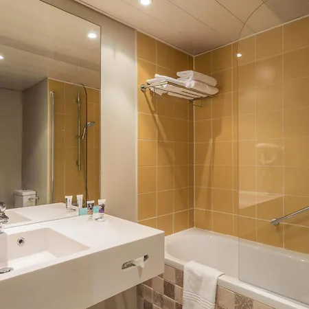 Mercure Parc Du Coudray - Barbizon فندق 4*