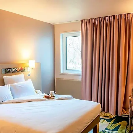 Mercure Parc Du Coudray - Barbizon فندق