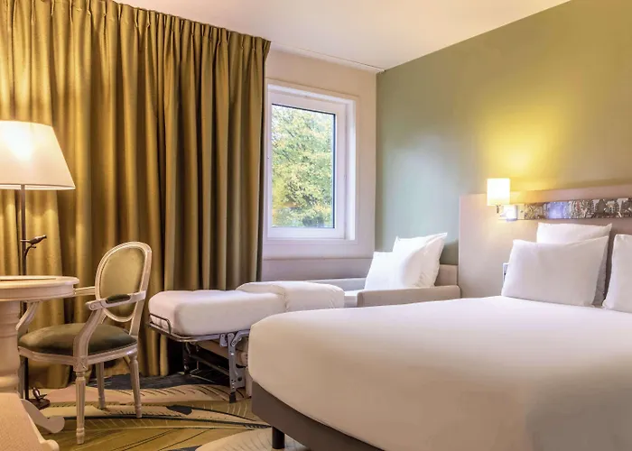 ホテル Mercure Parc Du Coudray - Barbizon ル・クードレイ・モンソー