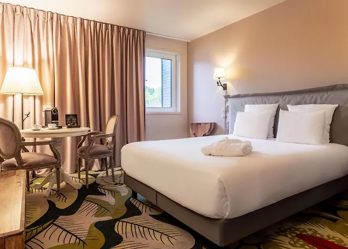 Mercure Parc Du Coudray - Barbizon ホテル ル・クードレイ・モンソー